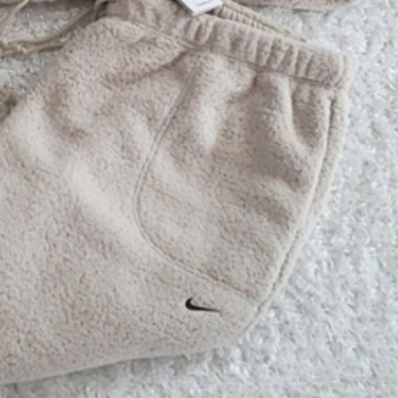 NWT Nike Sherpa Fuzzy Warm Jogger Pants - Picture 6 of 11